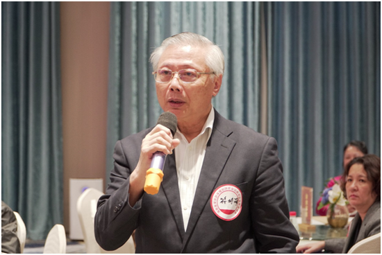 日本海南總商會(huì)會(huì)長、?？诶踔畼淙毡玖侠聿蛷d董事長符明潮。符敦孝攝